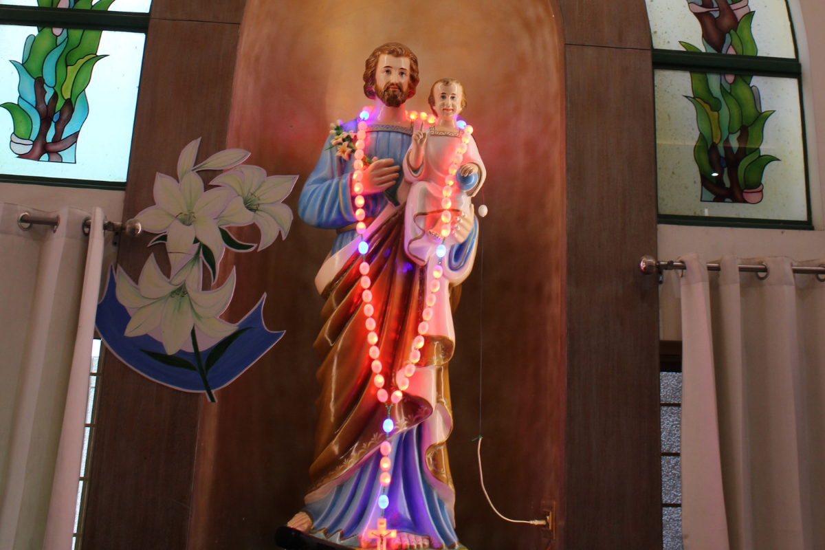 Statue of St. Joseph with Infant Jesus