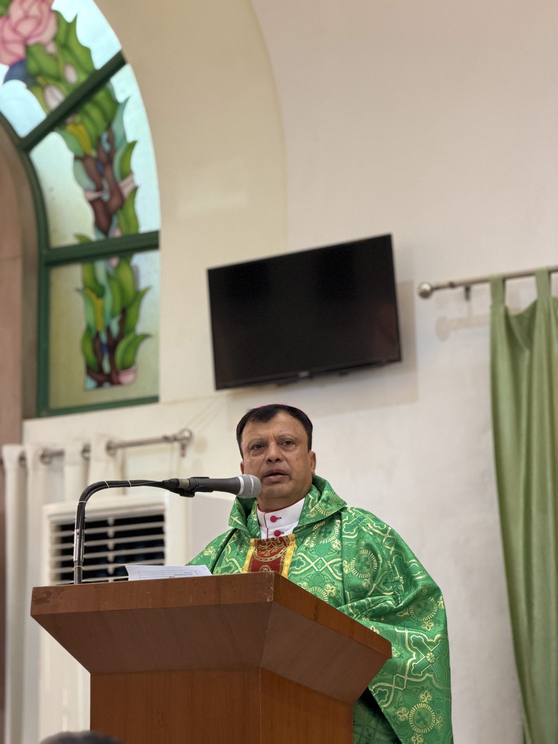 Pastoral visit by Bishop Deepak Valerian Tauro photo 3