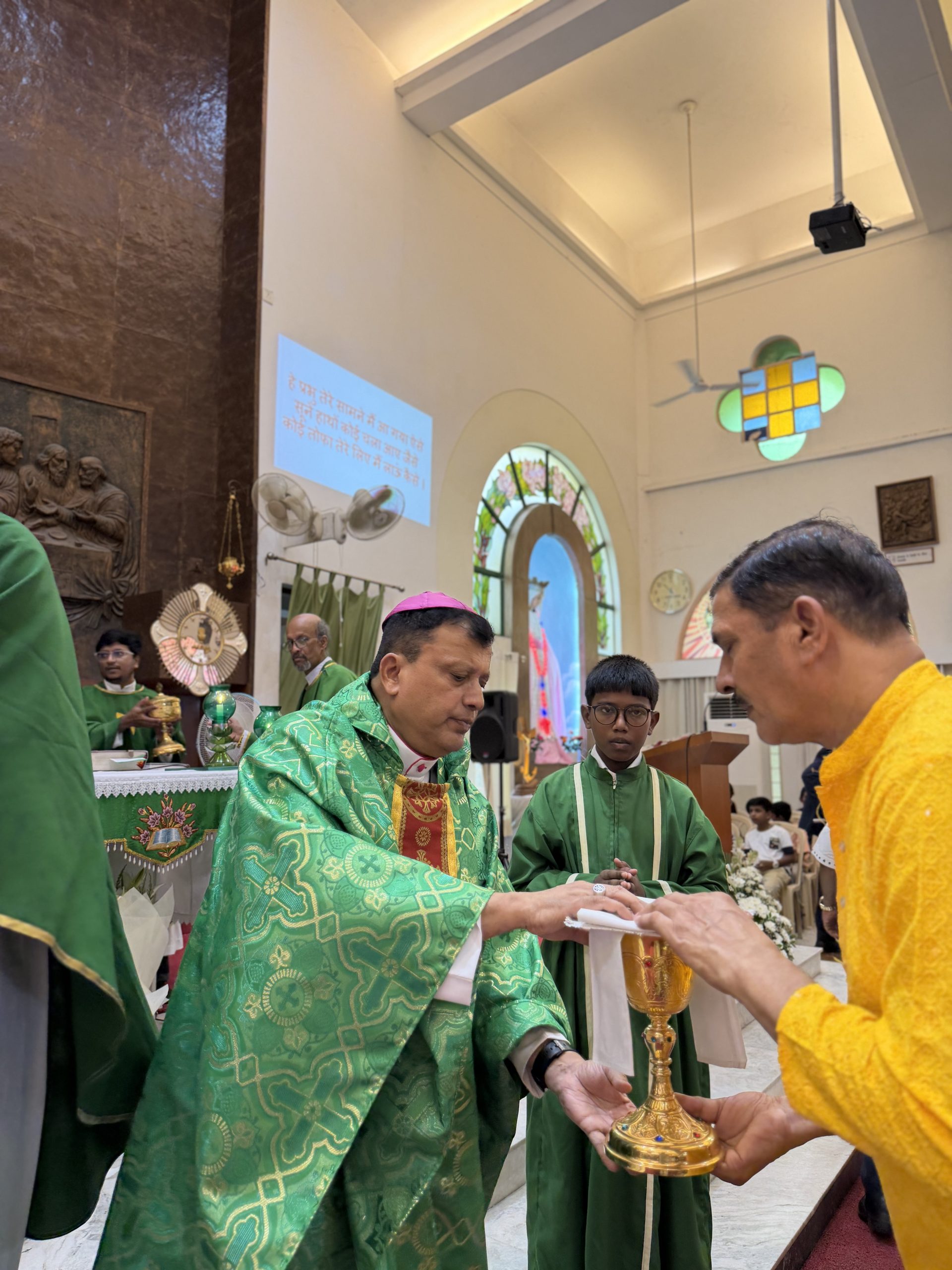 Pastoral visit by Bishop Deepak Valerian Tauro photo 8